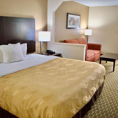 Quality Inn & Suites פיין בלאף מראה חיצוני תמונה