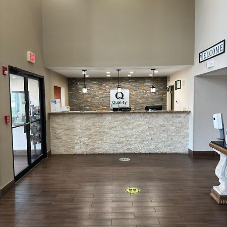 Quality Inn & Suites פיין בלאף מראה חיצוני תמונה