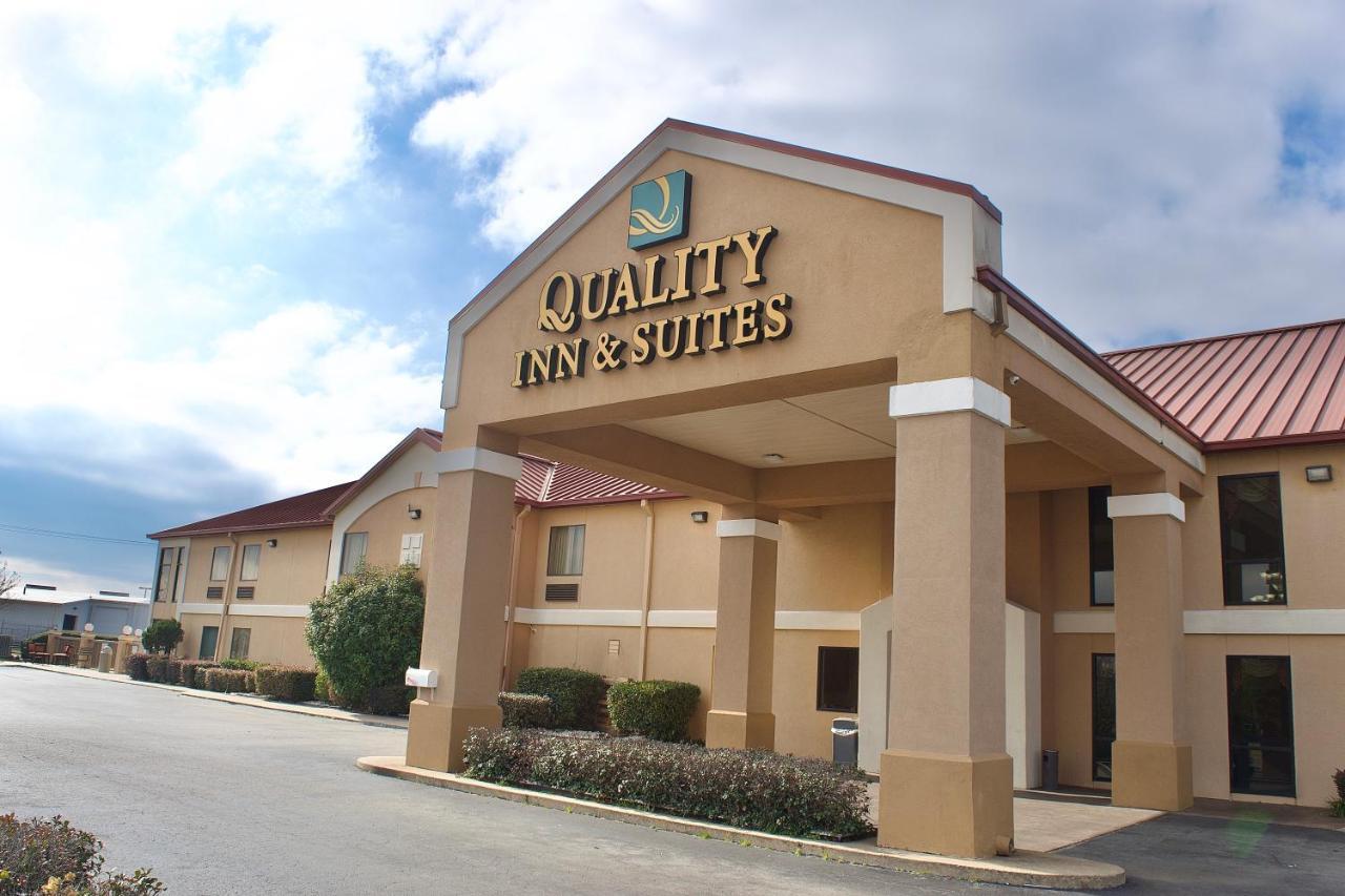 Quality Inn & Suites פיין בלאף מראה חיצוני תמונה