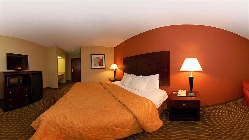 Quality Inn & Suites פיין בלאף מראה חיצוני תמונה
