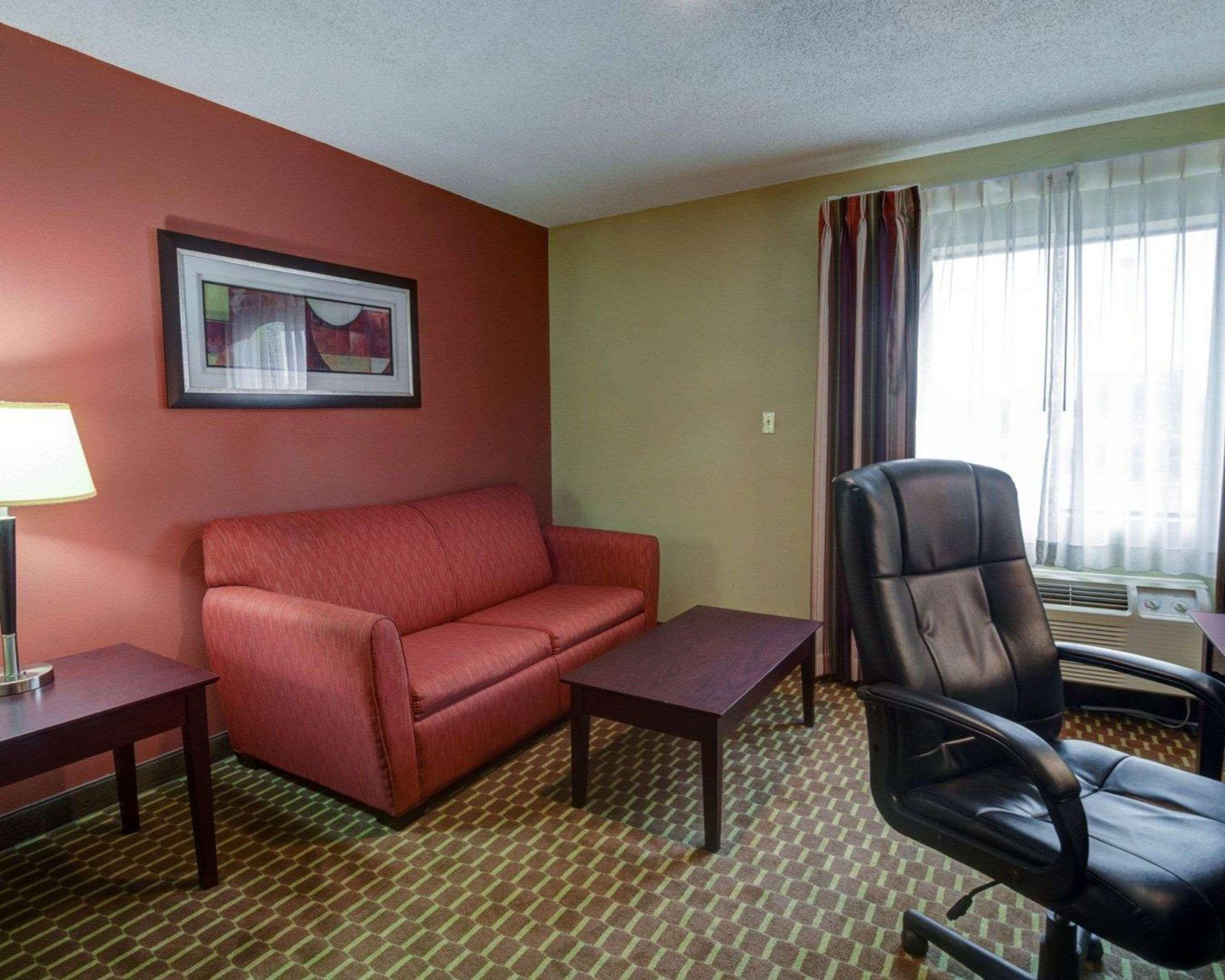 Quality Inn & Suites פיין בלאף מראה חיצוני תמונה