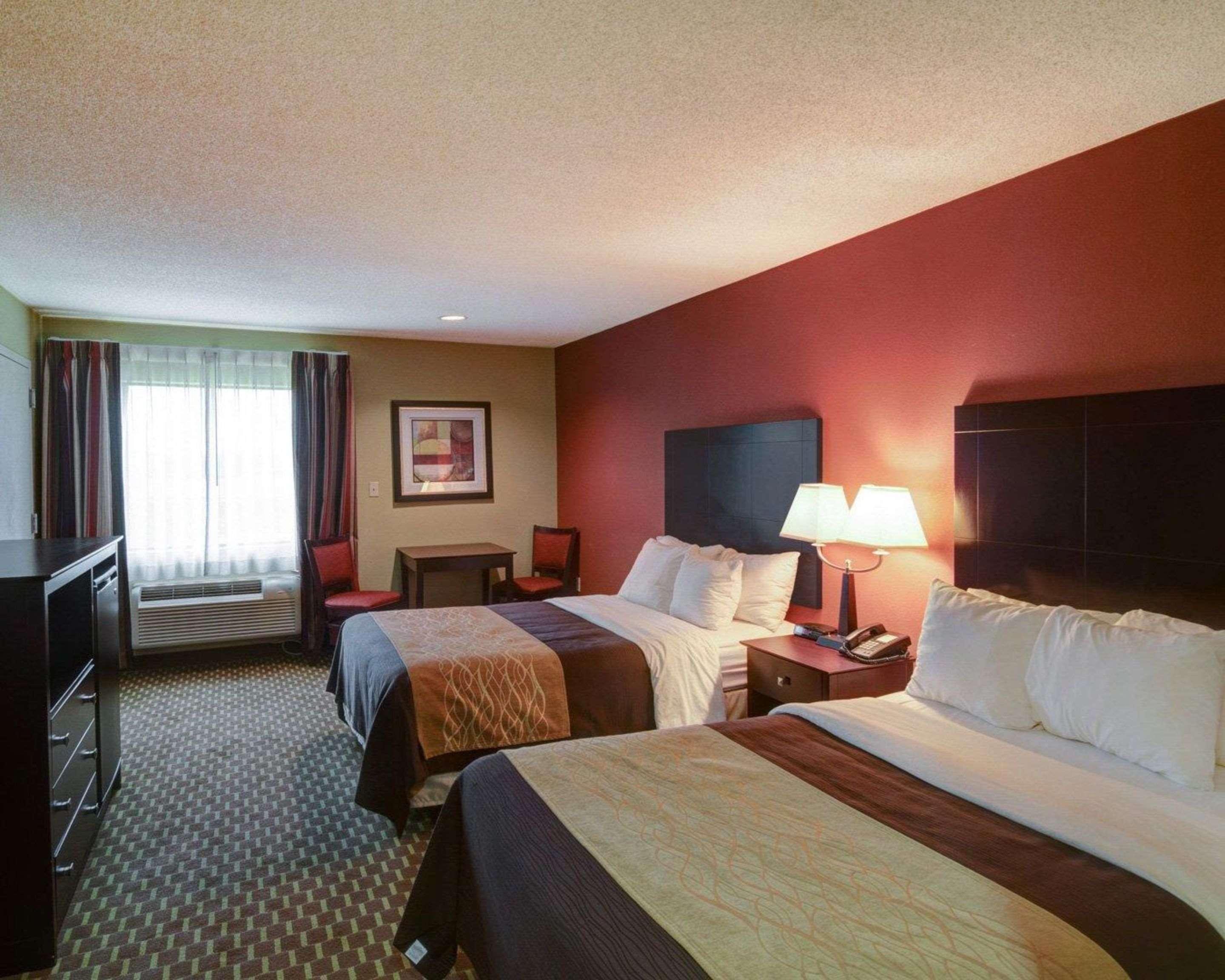 Quality Inn & Suites פיין בלאף מראה חיצוני תמונה