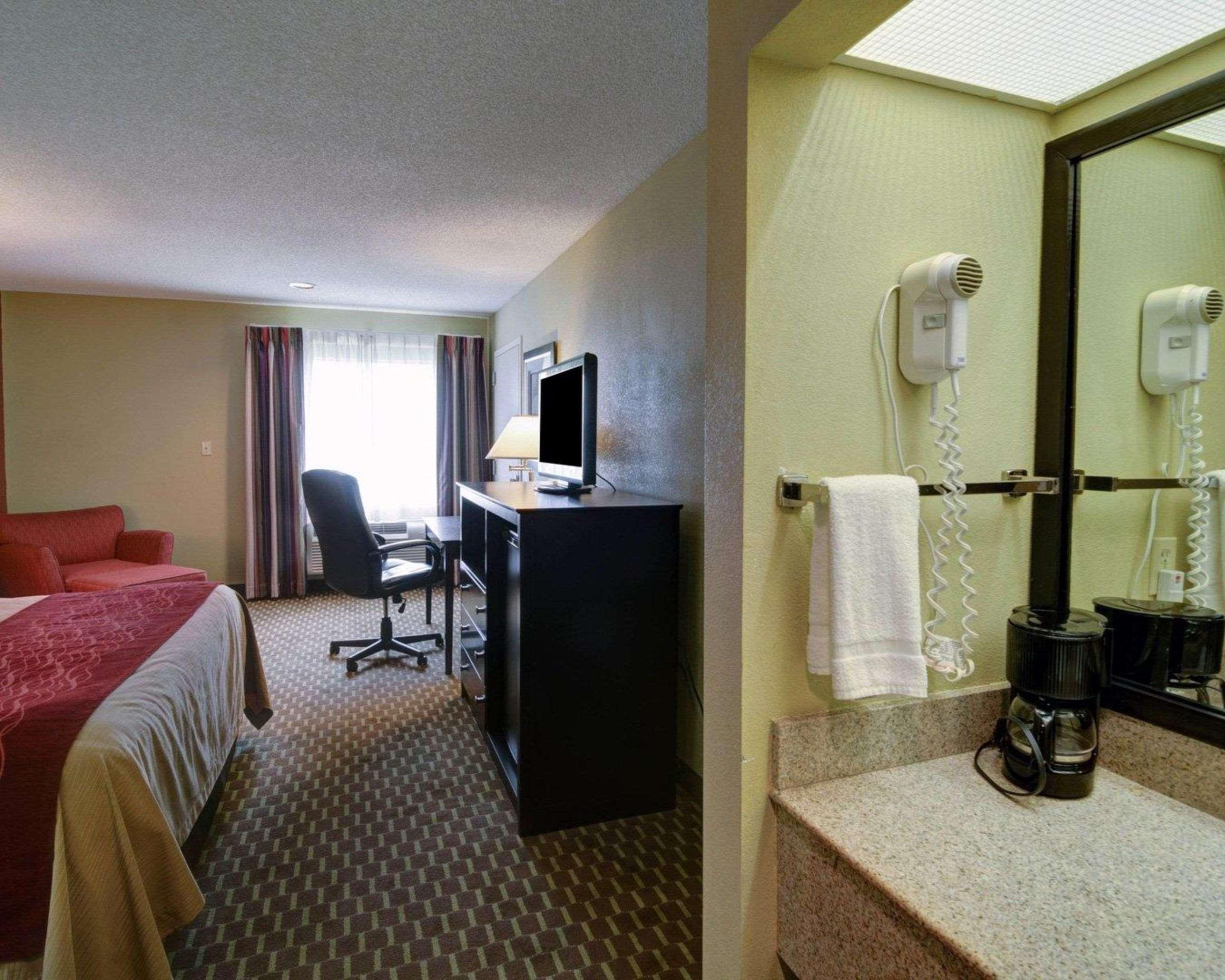 Quality Inn & Suites פיין בלאף מראה חיצוני תמונה