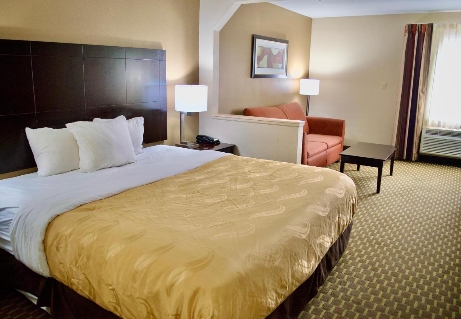 Quality Inn & Suites פיין בלאף מראה חיצוני תמונה
