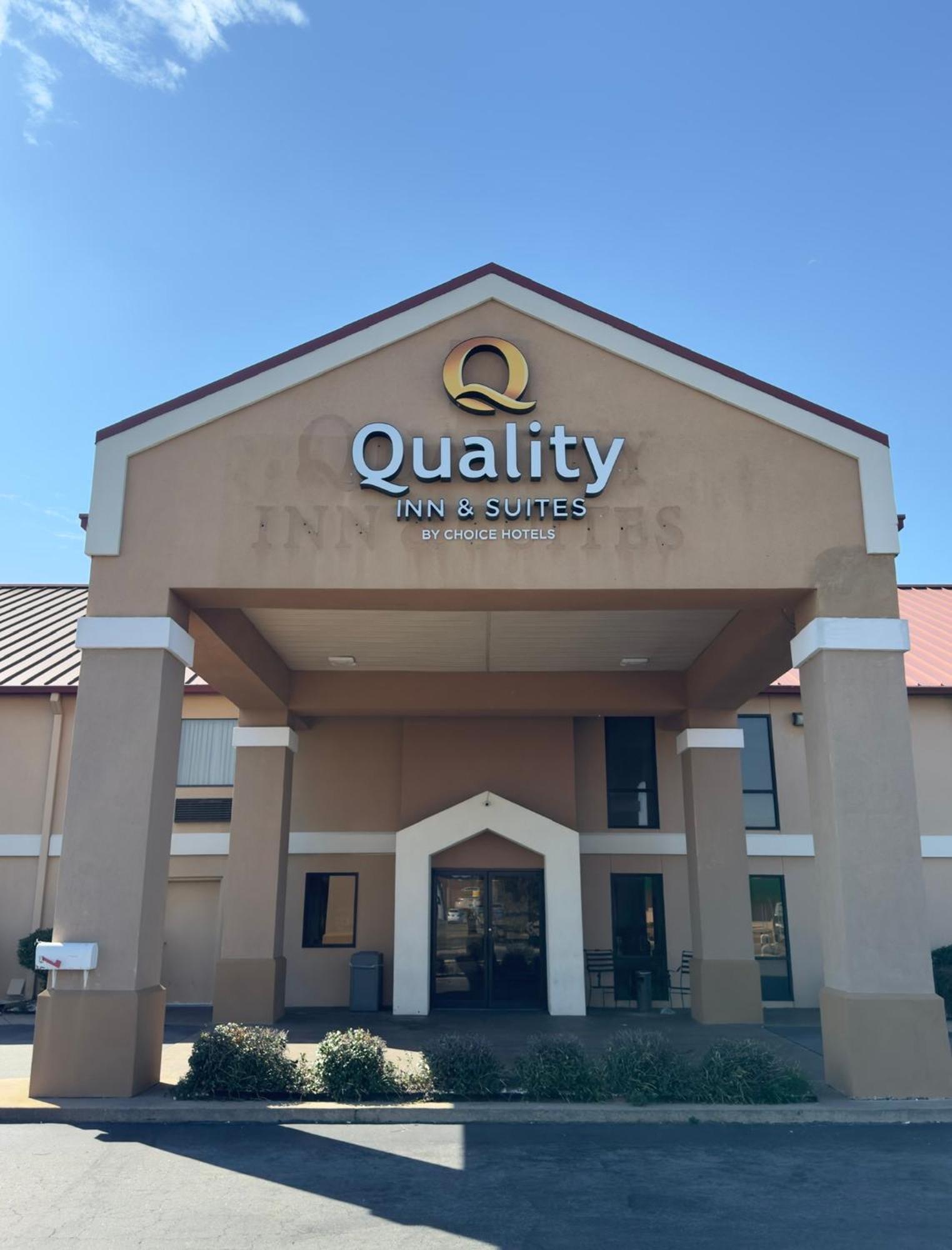 Quality Inn & Suites פיין בלאף מראה חיצוני תמונה
