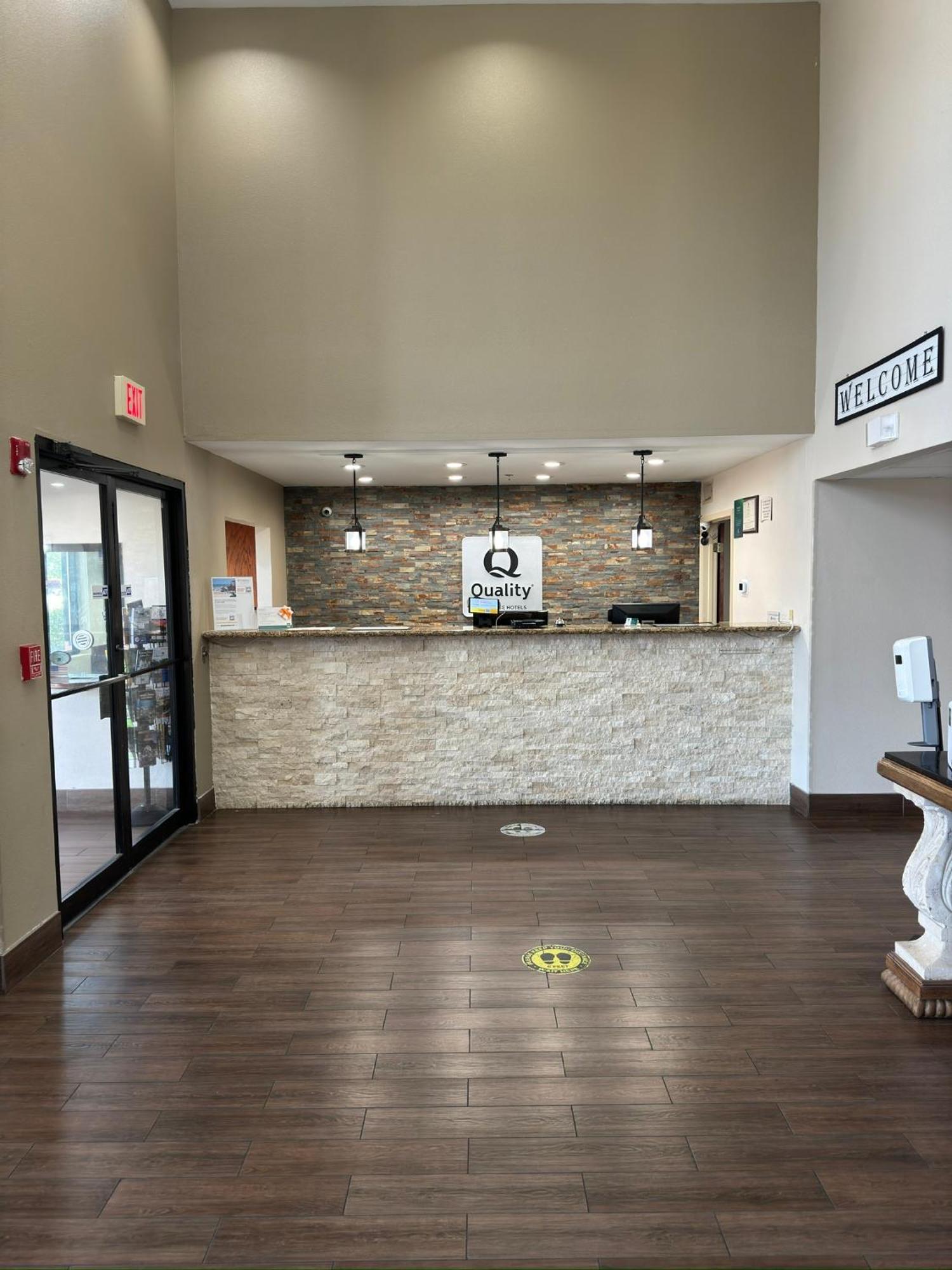 Quality Inn & Suites פיין בלאף מראה חיצוני תמונה