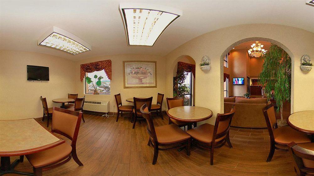 Quality Inn & Suites פיין בלאף מראה חיצוני תמונה