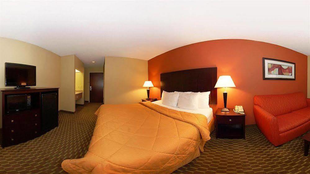 Quality Inn & Suites פיין בלאף מראה חיצוני תמונה